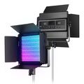 Neewer RGB1200 LED panel elől- és átulnézetben a tartozék fényterelőkkel