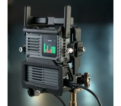 DJI SDR Transmission 2 bővítő egységgel kiegészítve a védőkeretben (nem alaptartozékok)