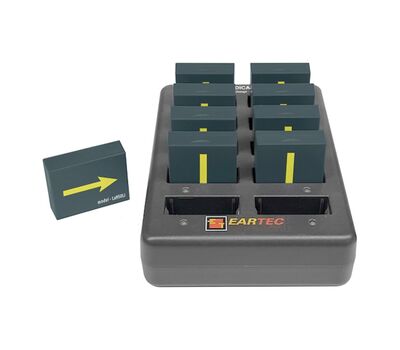 Eartec UltraLITE Pro16 litium-polimer akkumulátora és a 10-portos akkumulátor töltő