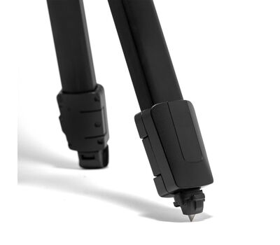 Manfrotto One fémtüskés lábvégekkel