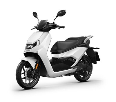 NIU FQiX 500 elektromos robogó, fehér színben