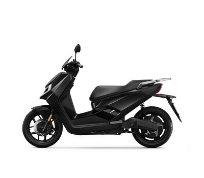 NIU FQiX 500 elektromos robogó oldalnézete, fekete színben, többféle színben is elérhető