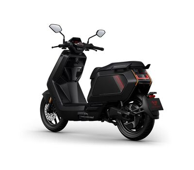 NIU NQiX 500 elektromos robogó féloldalas nézet, fekete színben