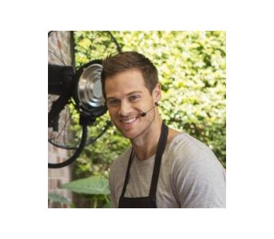 Rode HS2B-L Fejmikrofon Fekete színben, Felnőtt méret Használatban- bővebben